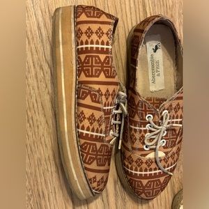 Patterned sneakers 7, 7.5 US